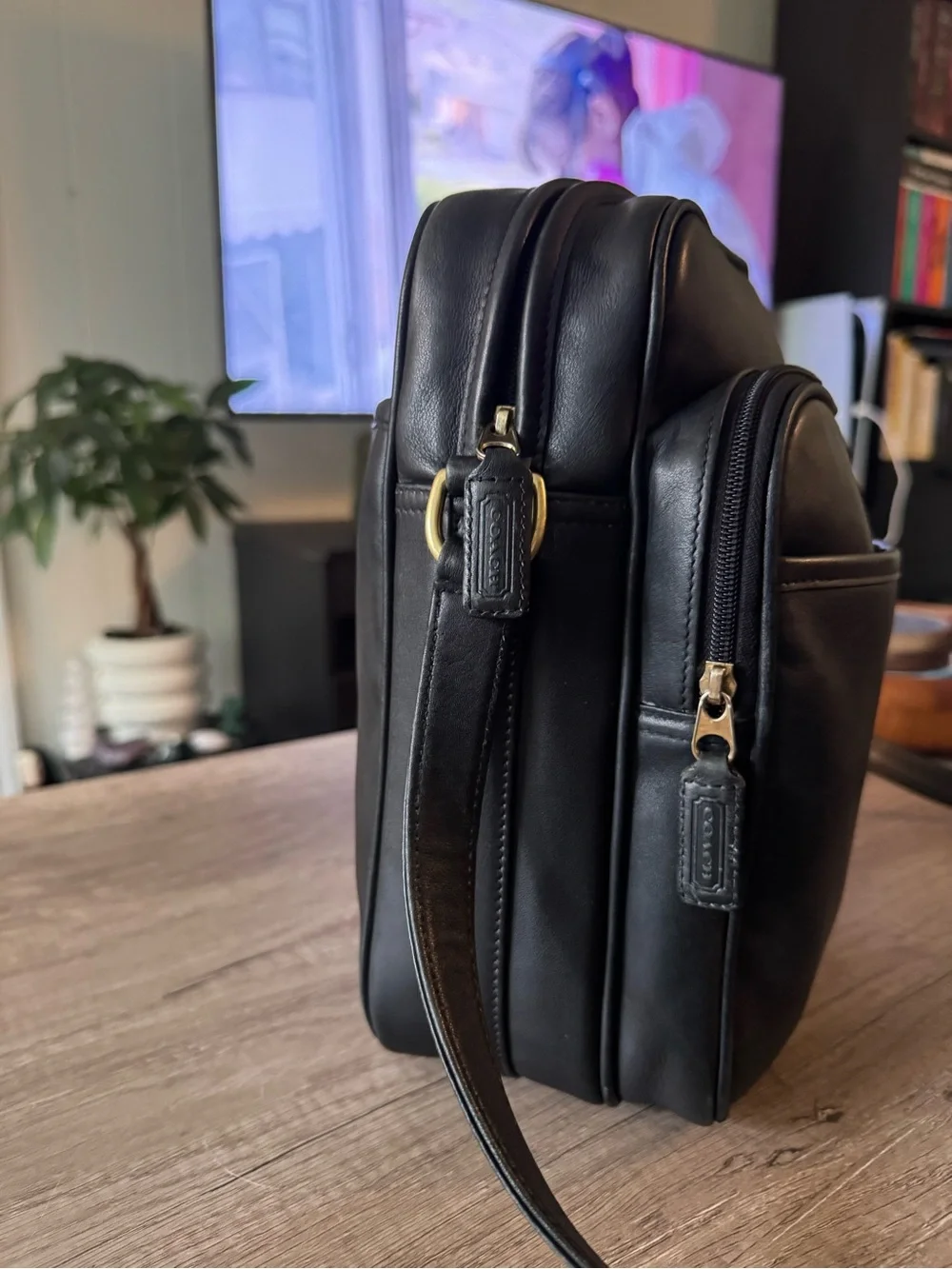 VINTAGE INTERNATIONAL TRAVEL BAG No. 511  1998